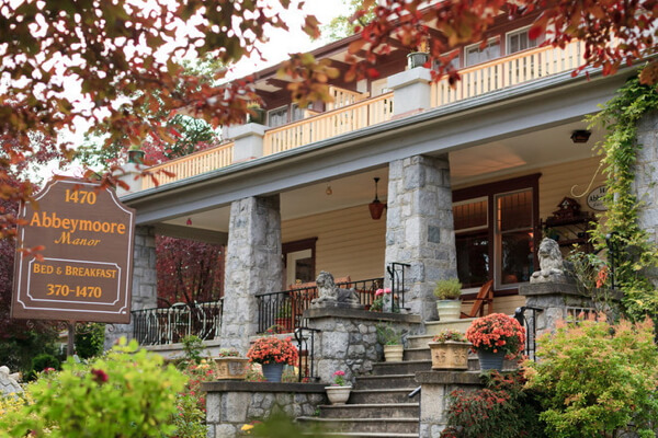 The porch at Abbeymoore Manor B&B, Victoria BC