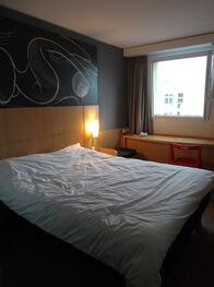 Bedroom at Ibis (red)