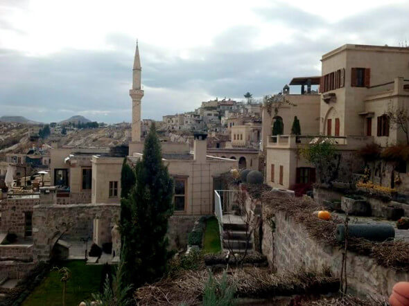 Argos, blending into the town of Uchisar 