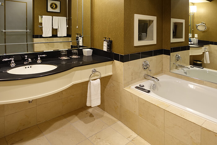 Hyatt Centric Minnneapolis bathroom