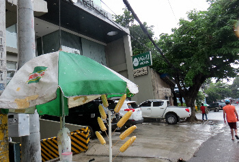 Corn vendor outside Well Hotel.