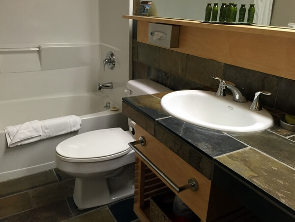 Guest bathroom, Juniper Hotel, Banff