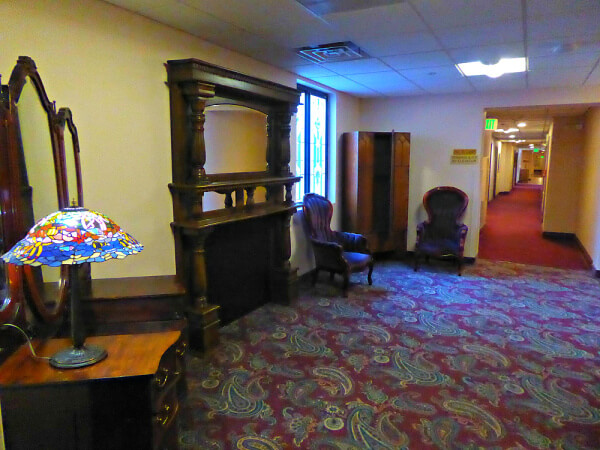 GlenwoodHotelDenverHallway