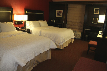 hampton inn queen bed room