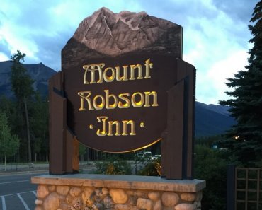 Mount Robson Inn, Jasper: Good-Value Rooms in the Canadian Rockies