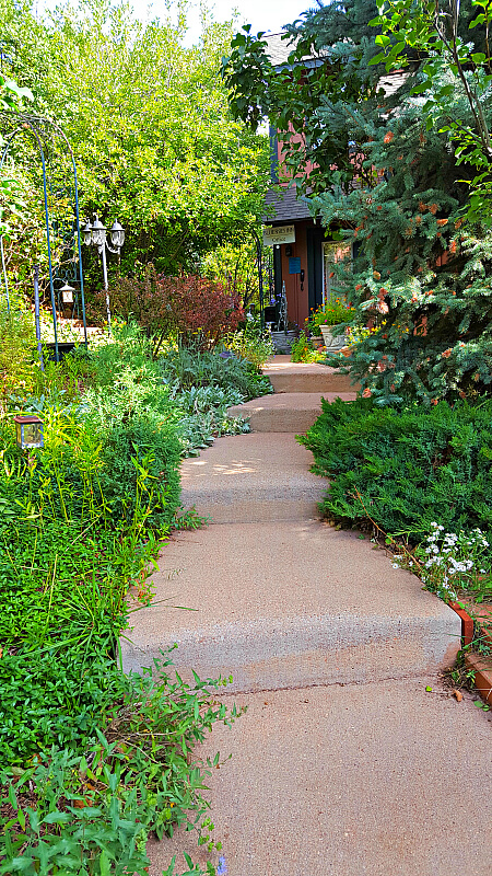 Blue Skies Inn Garden Path, Manitou Springs, Colorado