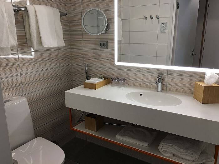 standard room bathroom Hotel Indigo Helsinki - Boulevard