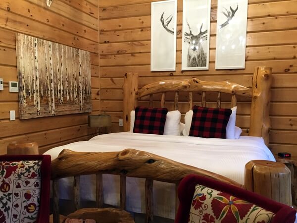 Log Cabin suite, Retro Suites, Chatham, Ontario, Canada