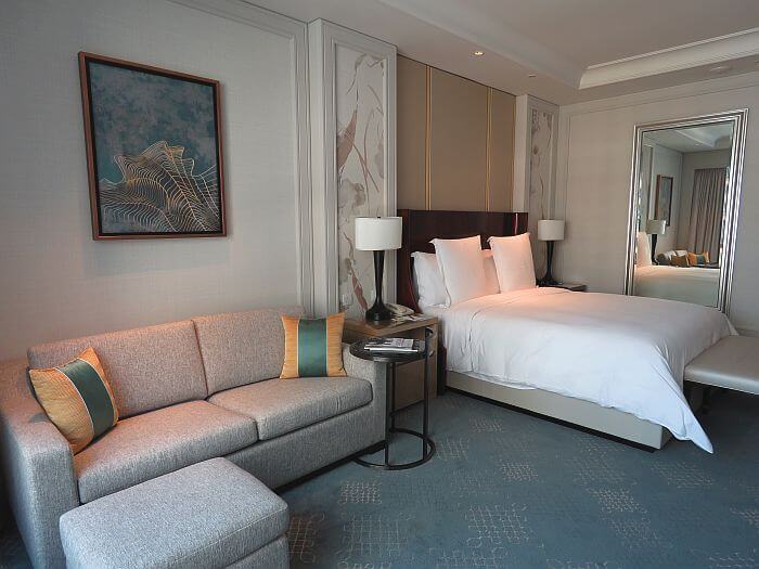 Four Seasons Macao Cotai Strip Deluxe guest room