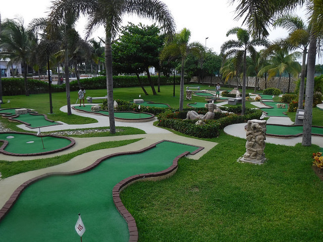 minature golf, westin lagunamar ocean resort villas & spa, cancun, mexico