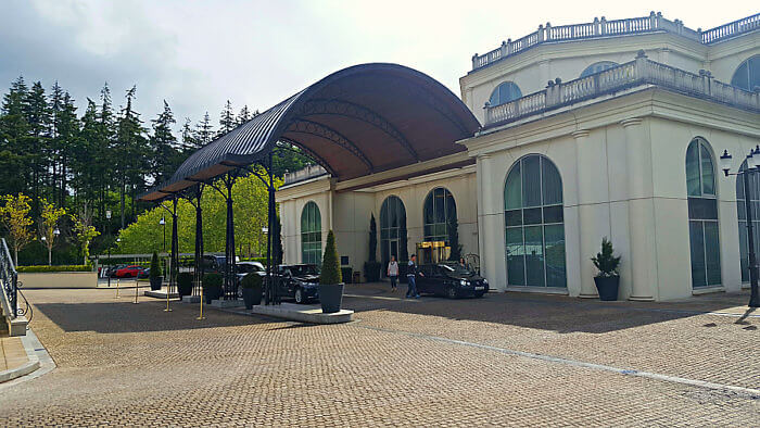 Arrive in style by driving under the porte-cochère of the elegant Powerscourt Hotel Resort Spa.