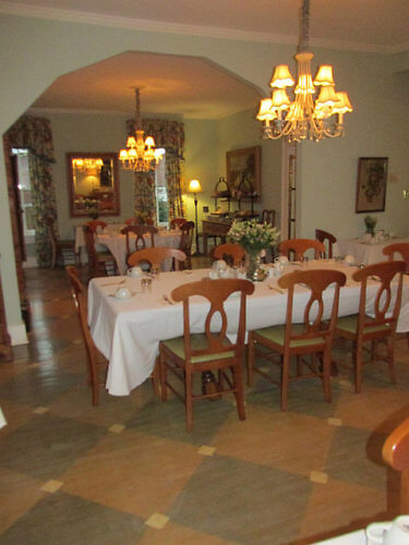 dining room, carriage house inn, aiken, south carolina