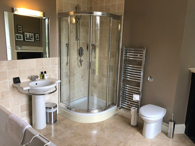 newforge house bathroom, irelands blue book boutique hotel, bed & breakfast, county armagh, northern ireland