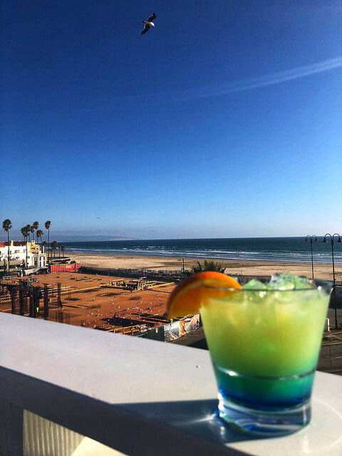 rooftop bar in pismo beach, inn at the pier, cocktails on central coast california