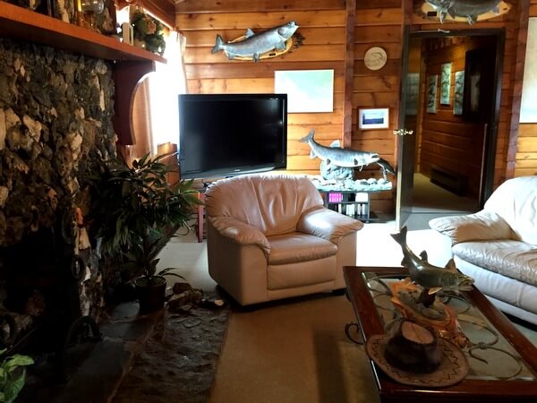 Lounge, Dalton Trail Lodge, Yukon, Canada