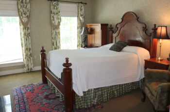 Sherwood Inn guest room