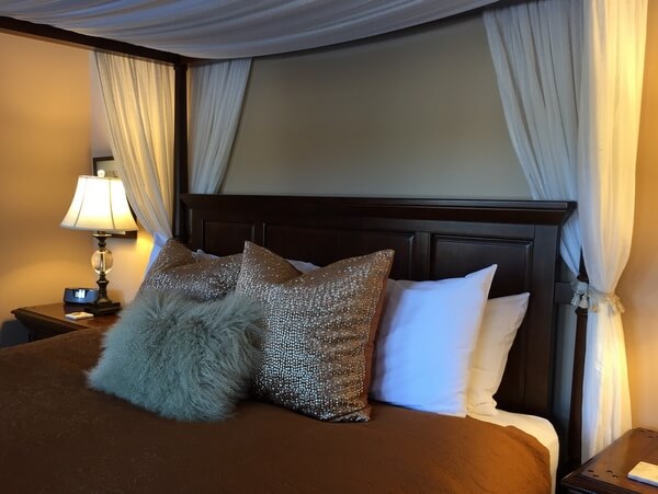 Canopy bed, Prairie Creek Inn, Rocky Mountain House, Alberta Canada