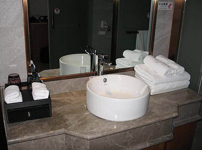 Bathroom, Zhongke Evian Hotel, Wulong, Chongqing, China (Photo by Susan McKee)