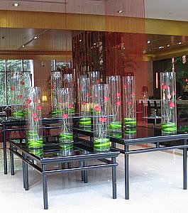 Lobby flowers, Radisson Blu Plaza Chongqing, China (Photo by Susan McKee)