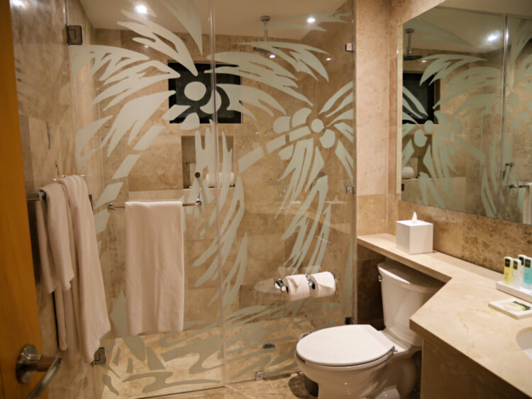 reef playacar bathroom