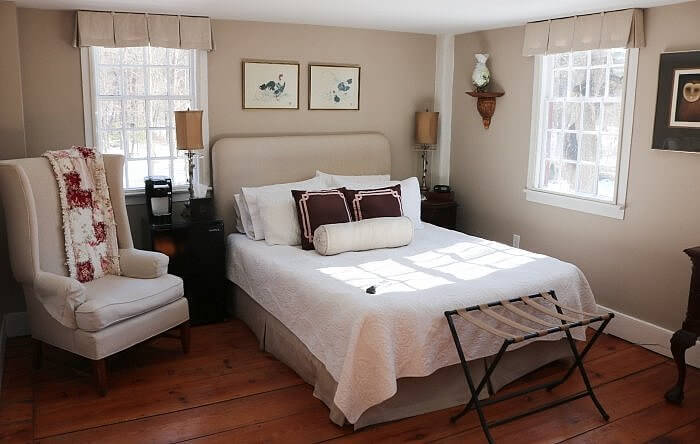 guest room at Green Acres B&B in Simsbury, CT