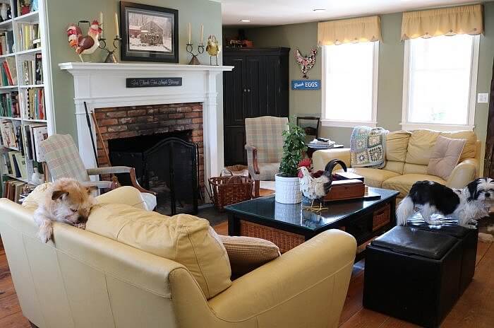 Green Acres B&B: New England dog friendly sitting room