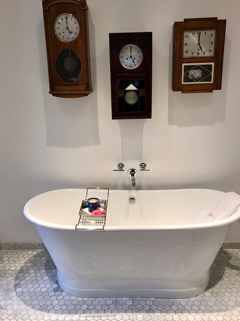  bath tub, vagabonds house inn, carmel california bed and breakfast