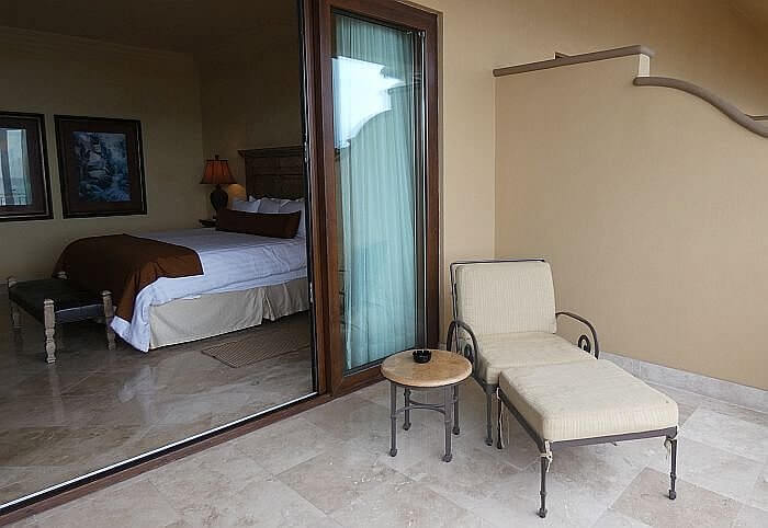 Loreto hotel room with a balcony and sea view