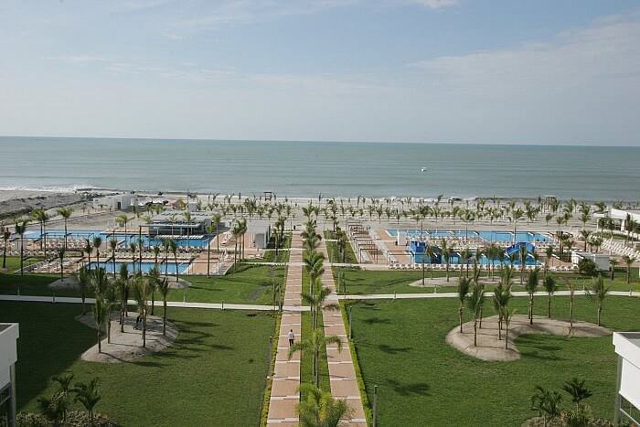 Wide shot Hotel Riu Playa Blanca