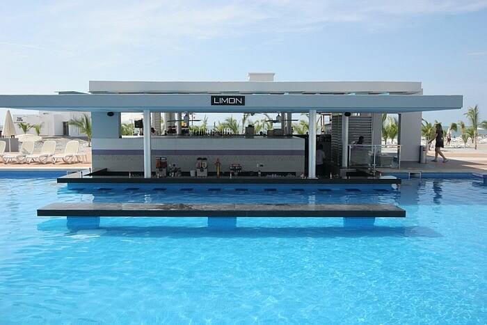 swim up pool bar, Hotel Riu Playa Blanca 