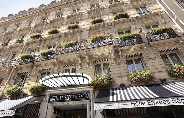 Regencia Façade in Paris