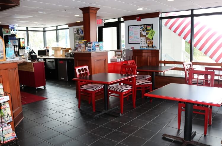 Breakfast room and hang out place Seaside Inn, Isle of Palms, SC: