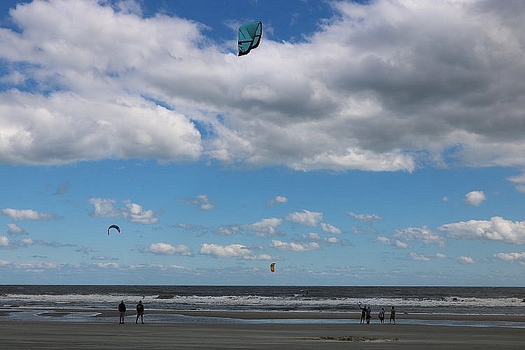 Seaside Inn, Isle of Palms, SC: beach and sky