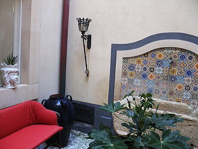 Sitting area, Algila Hotel, Syracuse, Sicily (Photo by Susan McKee)