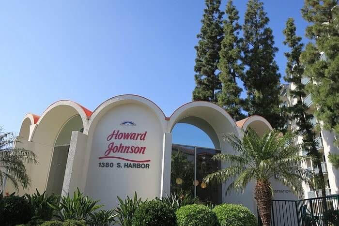 Howard Johnson Anaheim Hotel & Water Playground Main Building