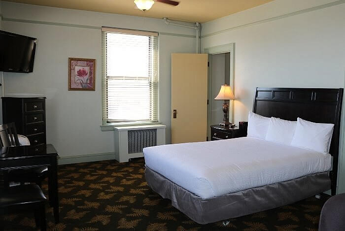 Guest room at Finlen Hotel, downtown Butte, MT