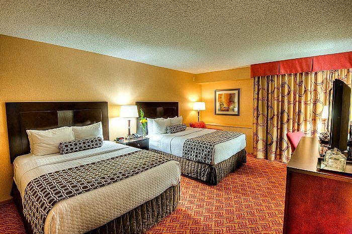 Hotel Elegante accommodations include king bed & double bed options, as well as adjoning rooms. Colorado Springs hotel