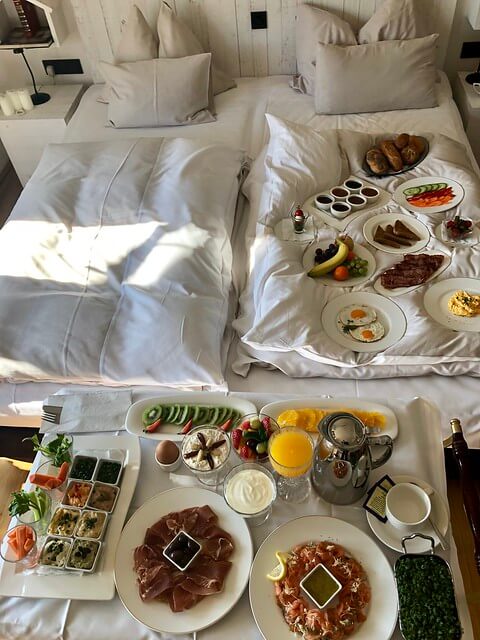 room service, breakfast in bed, hotel wiesler breakfast