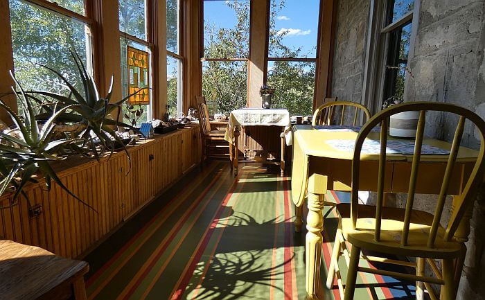 Virginia City hotel sunroom where breakfast is served