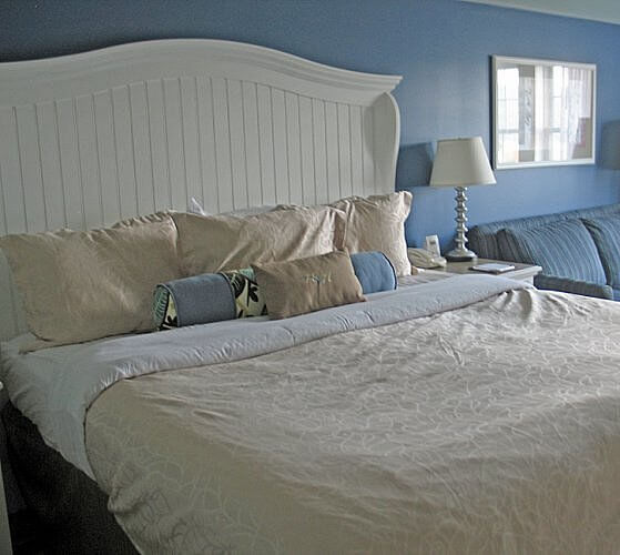 Guest room, Watkins Glen Harbor Hotel, Watkins Glen, New York (Photo by Susan McKee)