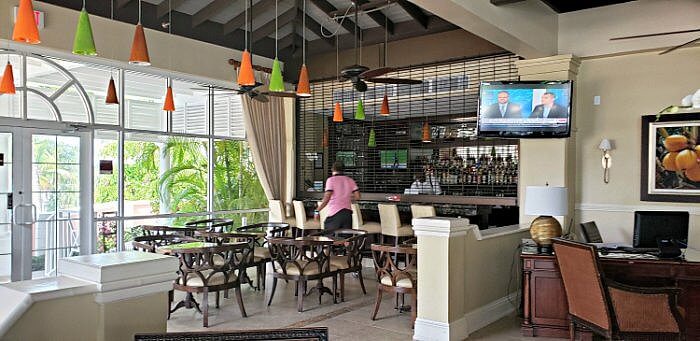 comfort suites paradise island reception area