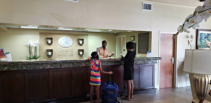 comfort suites paradise island reception bahamas