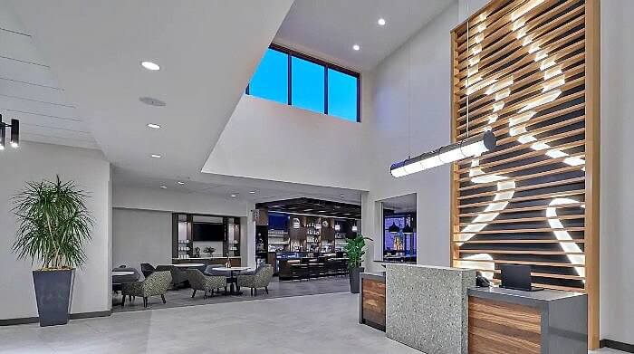 The comfortable and welcoming lobby of the Hyatt Place Eugene Oakway Center includes a lobby bar.