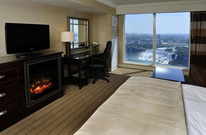 Hilton Niagara Two-Bedroom Deluxe Suites (Jacuzzi/Fireplace)