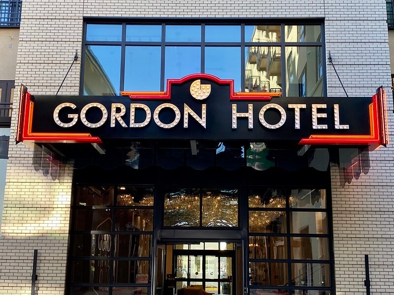 Gordon Hotel entrance near University of Oregon