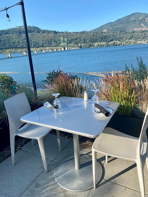 Riverside Restaurant with Columbia River views at Best Western Hood River