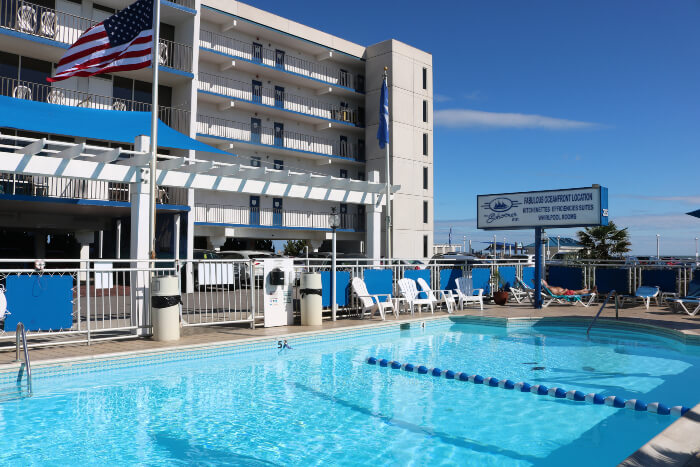 Schooner Inn pool