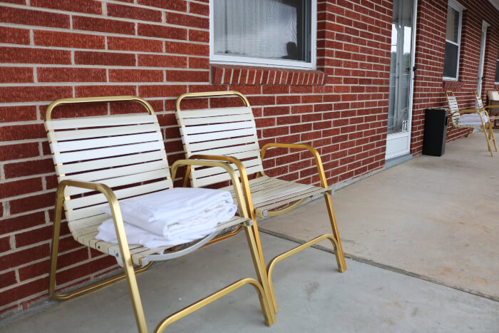 Knob Hill Motor Lodge chairs