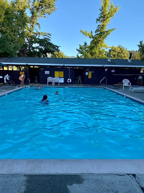 Benbow swimming pool at Benbow KOA holiday 