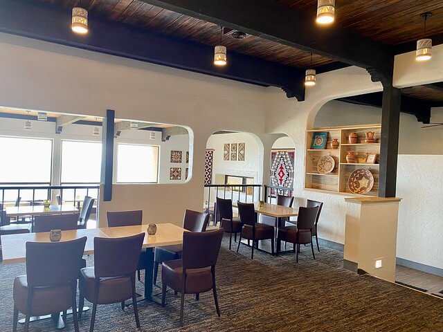 Metate room restaurant tables and southwestern décor at Mesa Verde Park 